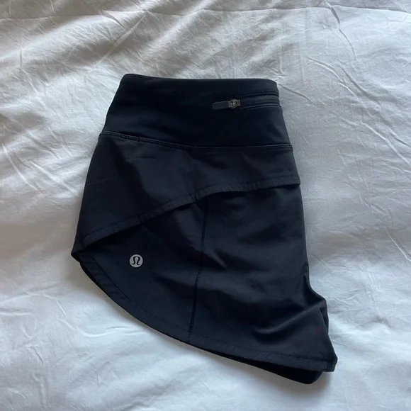 Lululemon black speed up shorts 2.5” - Picture 2 of 3